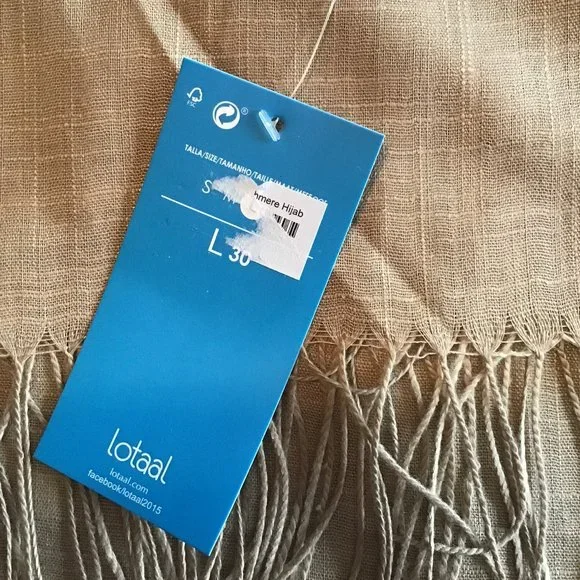 NWT Cashmere wrap/scarf - Picture 3 of 4